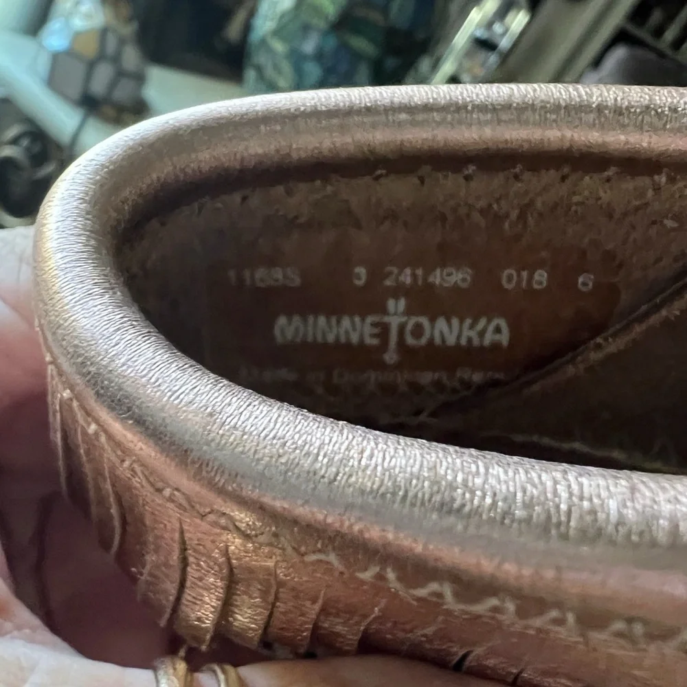 Infant MINNETONKA Rose Gold Leather Fringe Moccasins